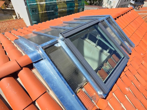 Velux avec châssis vitré de toit - Port de Nice