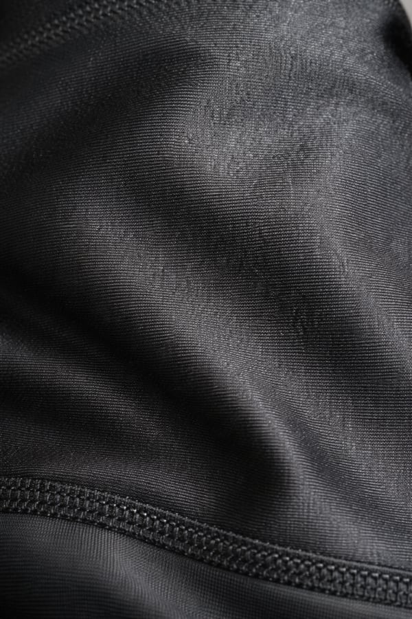 Premium Lycra fabric layer for comfort