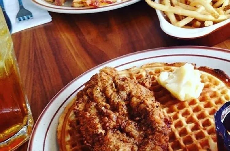 Fat's Chicken and Waffles