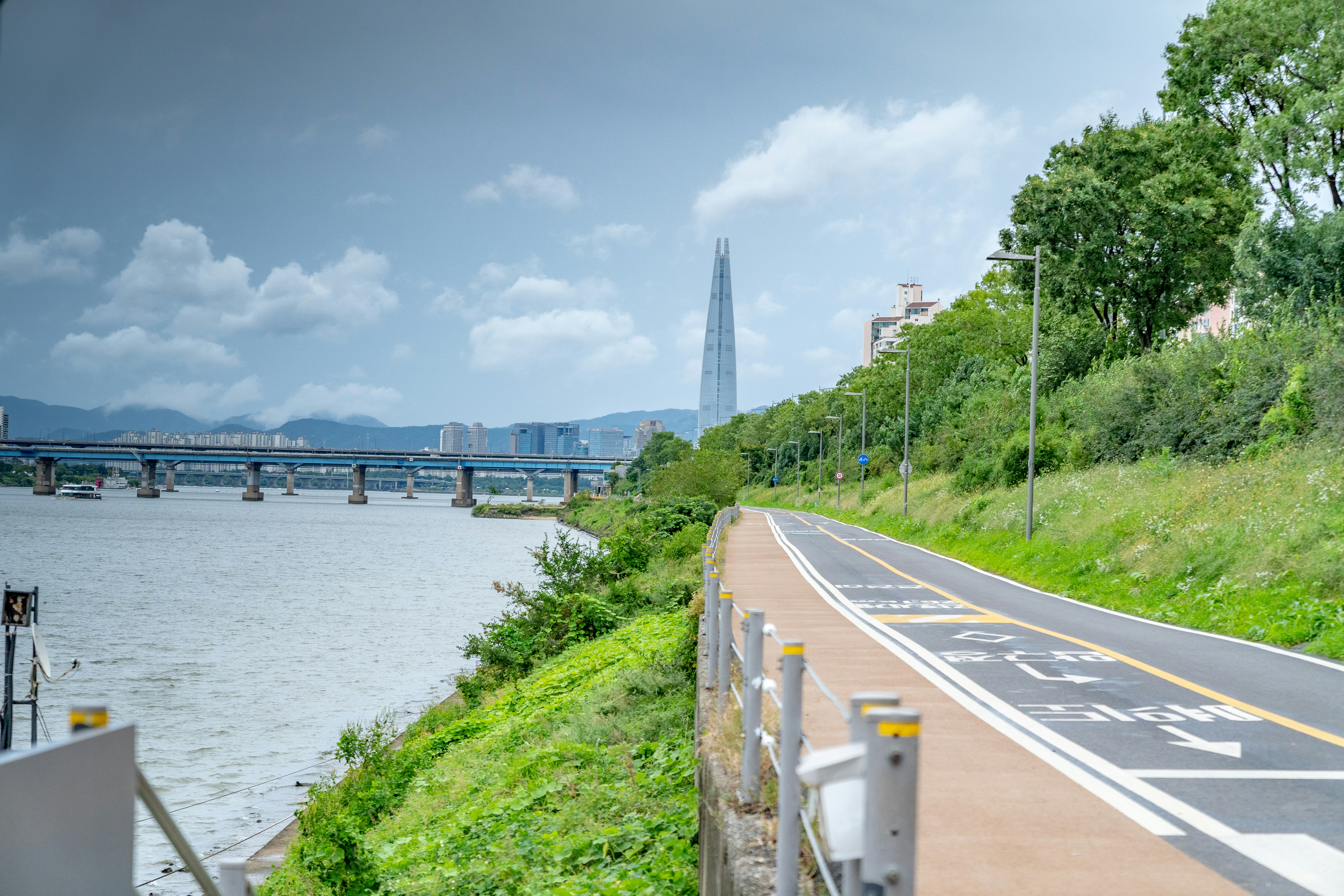 漢江沿いの自転車道