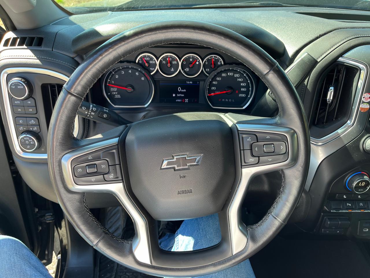 CHEVROLET SILVERADO DCAB 4X4 5.3 AUT 2021
