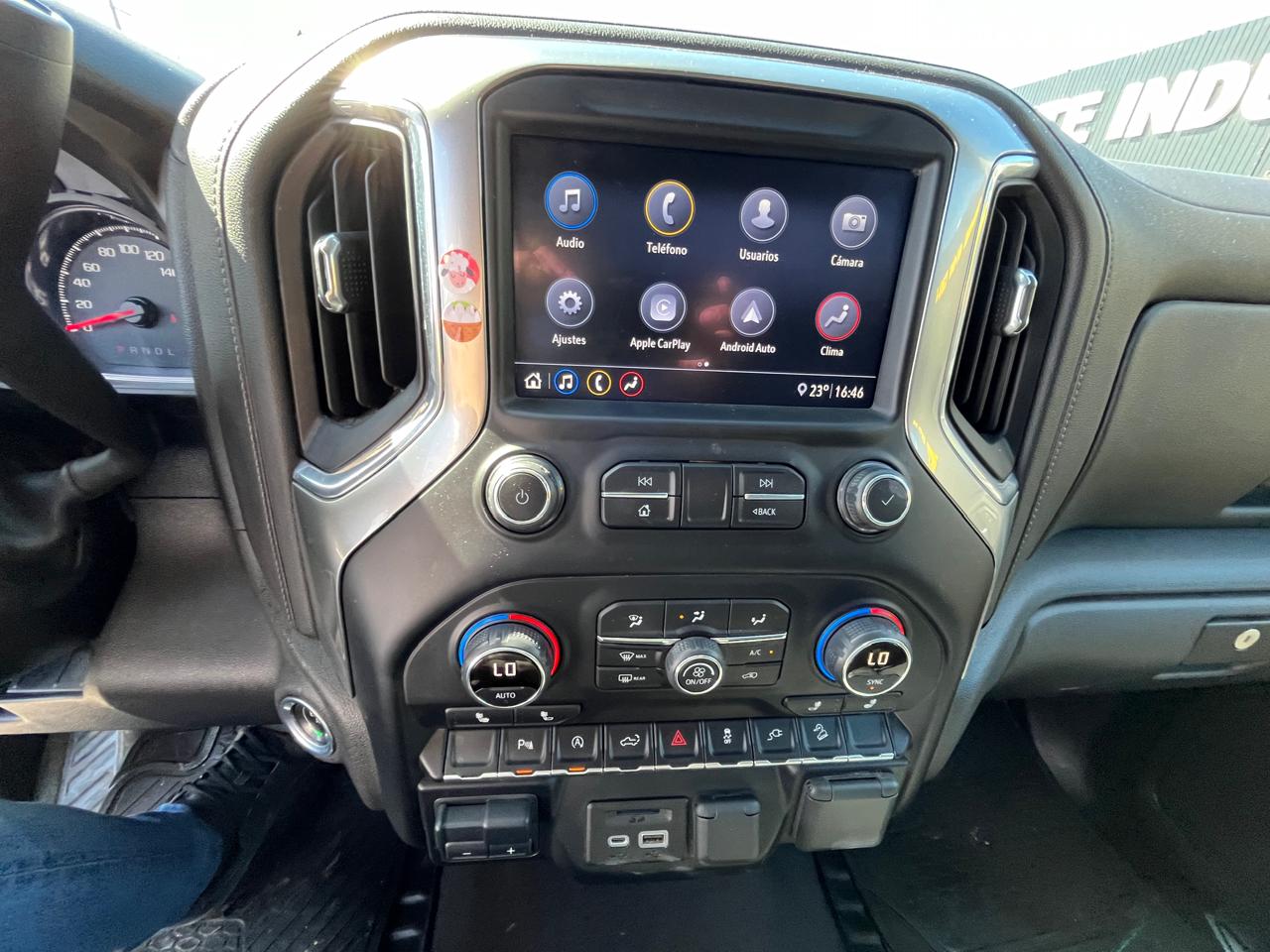 CHEVROLET SILVERADO DCAB 4X4 5.3 AUT 2021