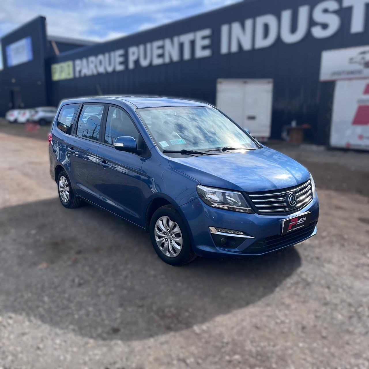 DONGFENG S500 1.5 4X2 5MT 5P 3 CORRIDAS DE ASIENTOS 2022