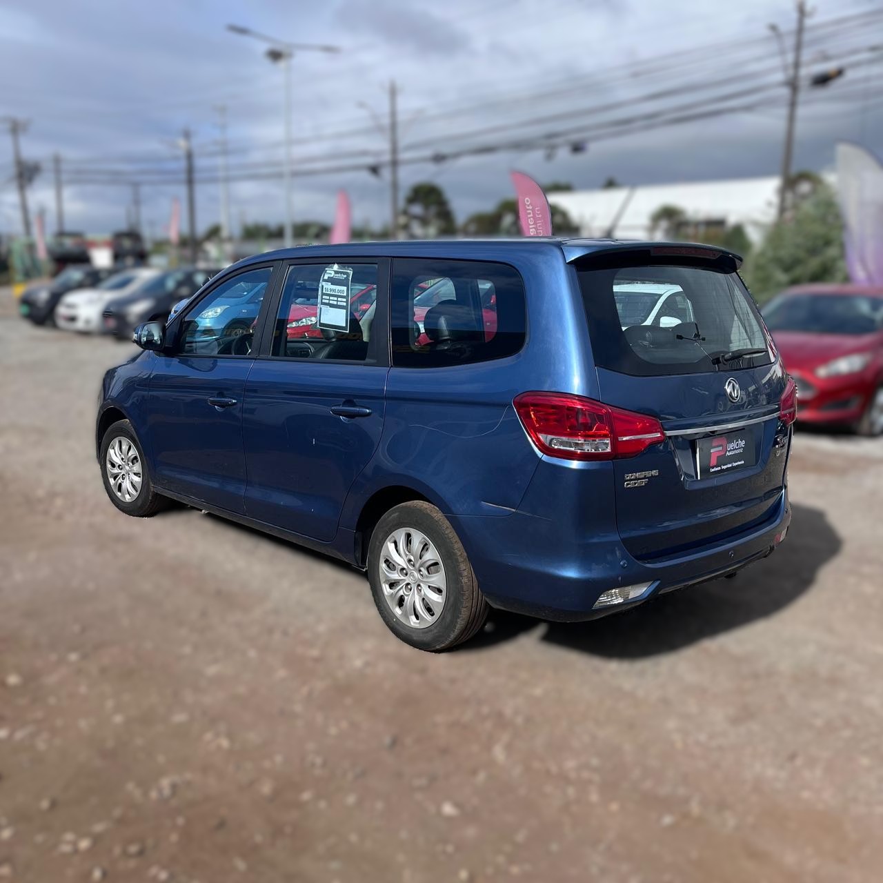DONGFENG S500 1.5 4X2 5MT 5P 3 CORRIDAS DE ASIENTOS 2022