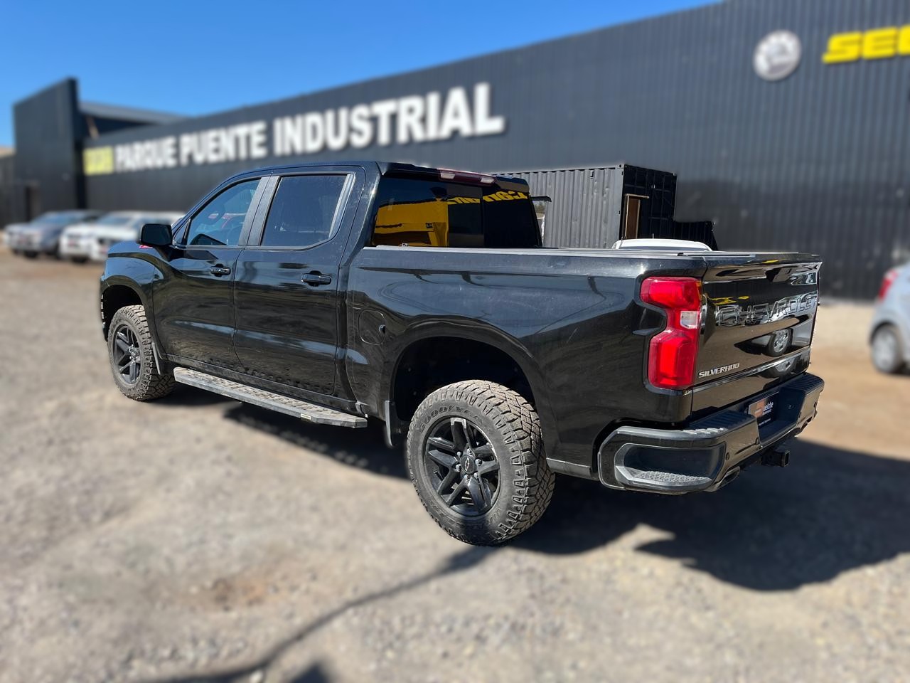 CHEVROLET SILVERADO DCAB 4X4 5.3 AUT 2021