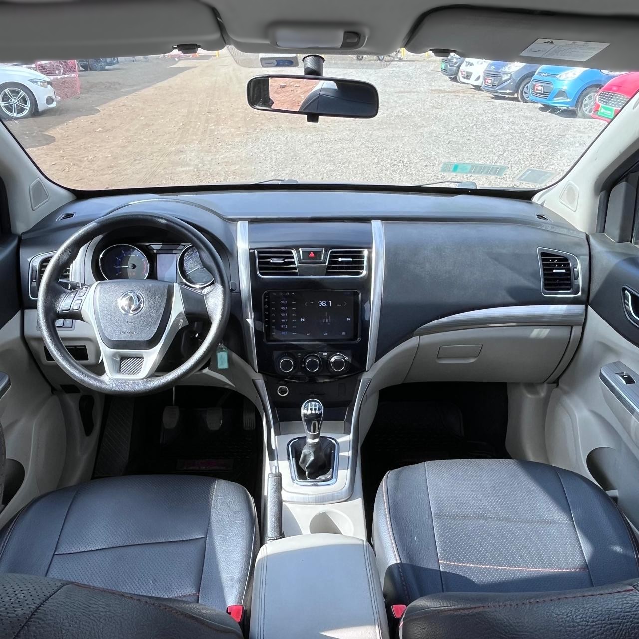 DONGFENG S500 1.5 4X2 5MT 5P 3 CORRIDAS DE ASIENTOS 2022