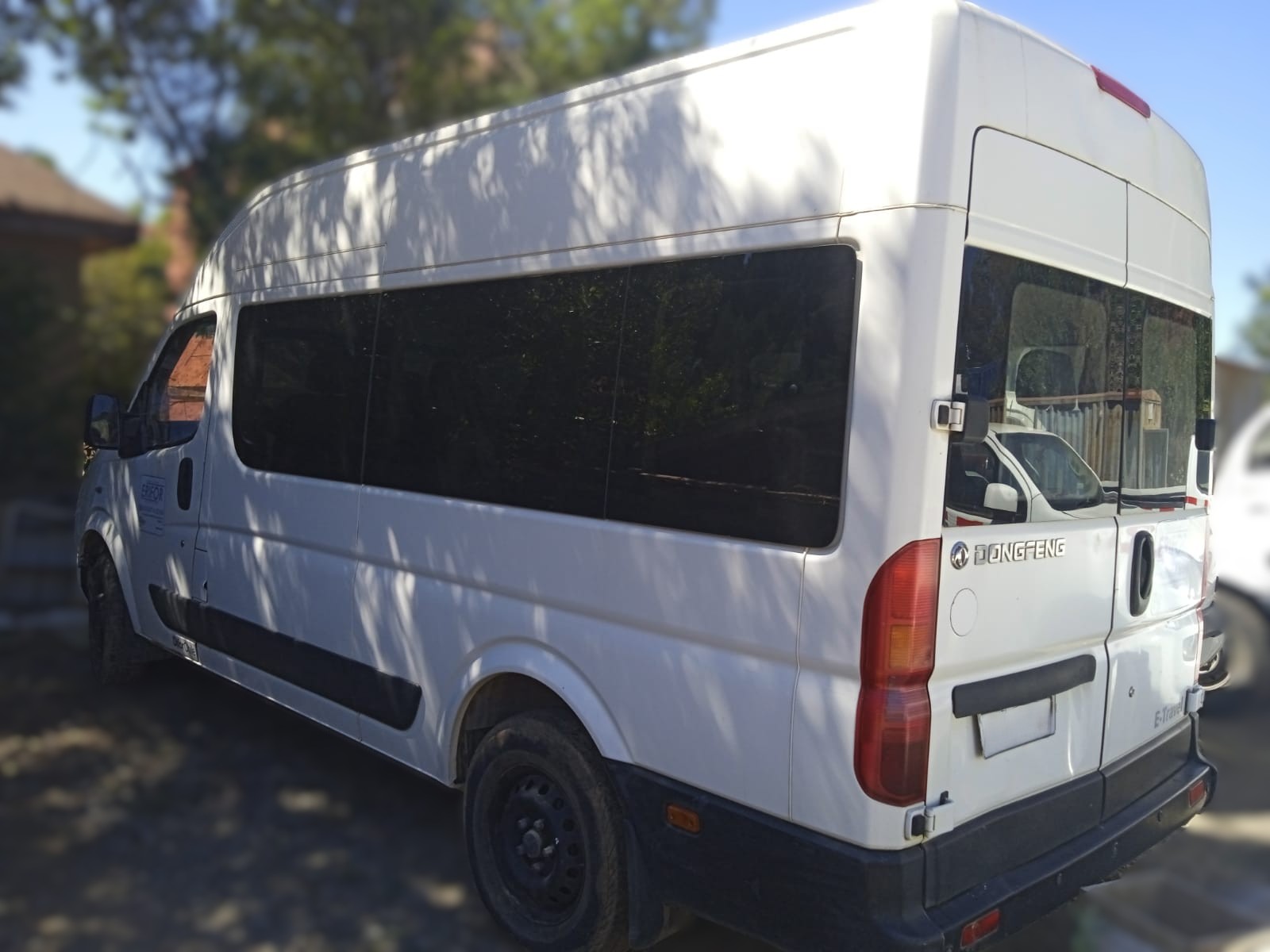 DONGFENG MINIBUS 19 PASAJEROS  E TRAVEL 2013