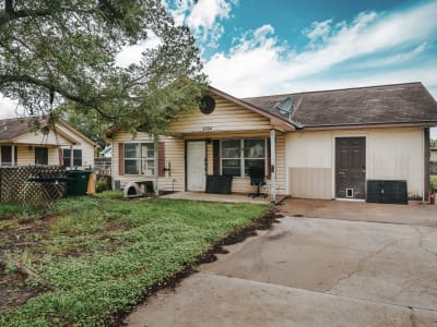 3304 Lone Tree Victoria, TX