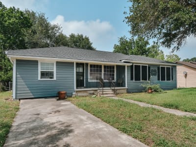 606 E Mesquite Victoria, TX
