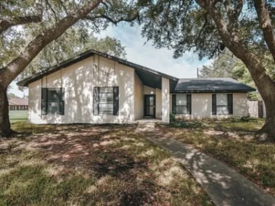 1305 Westwood Victoria, TX