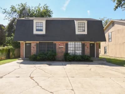 805 E Hiller Victoria, TX