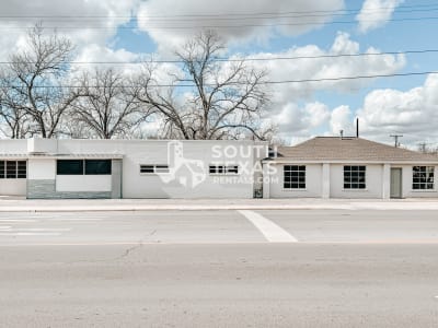 305 N Laurent St  Victoria TX 77901 Featured Image