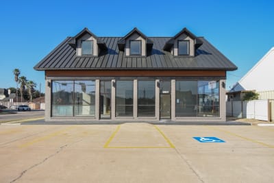 6801 N Navarro St # B