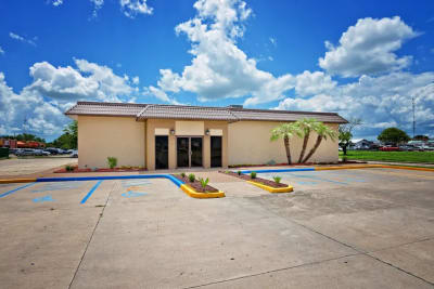 601 E Mockingbird Ln
