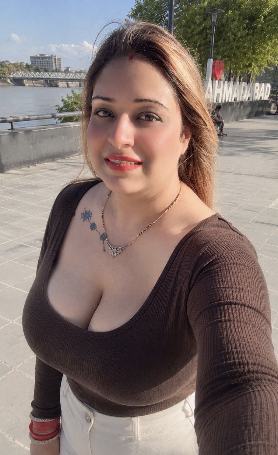 Nidhi thakur premium in surat