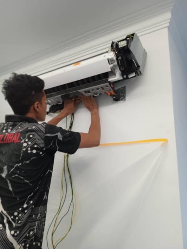 Pemasangan aircond