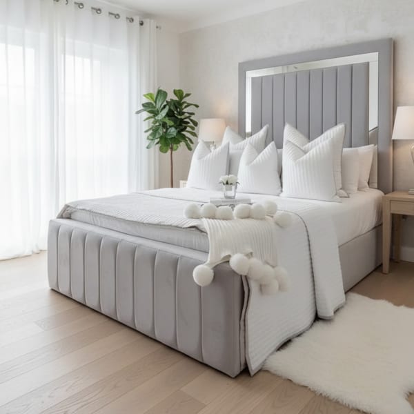 Salisbury Mirror Footboard Bed