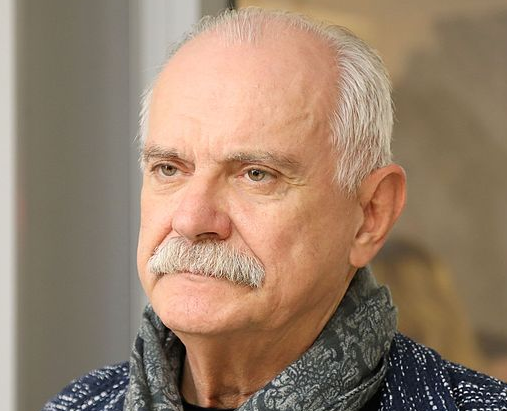 Никита Михалков после выписки из больницы покинул Москву