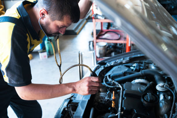 Curiosidades del taller: por qué los mecánicos escuchan el motor