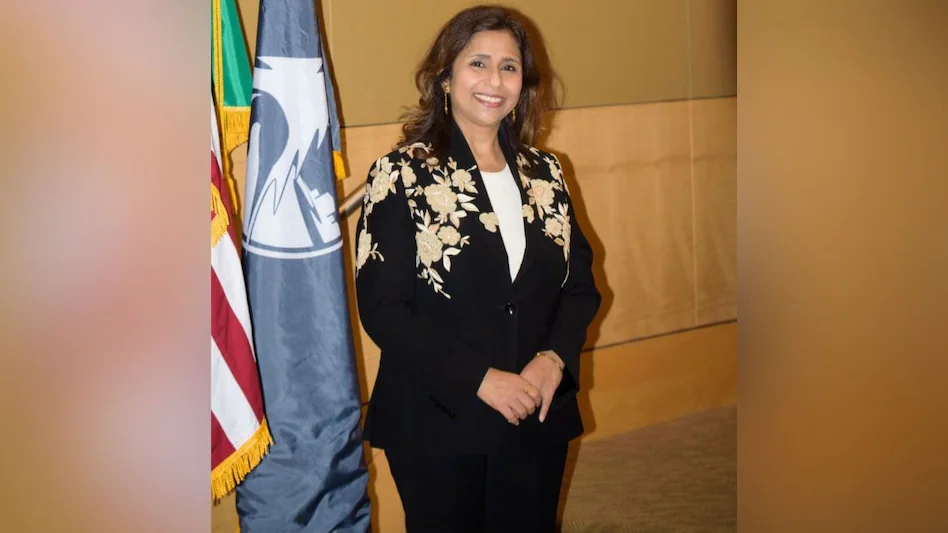 लखनऊ की मेनका सोनी बनी रेडमंड सिटी काउंसिल की पहली NRI महिला, हाथों में गीता लेकर ली शपथ