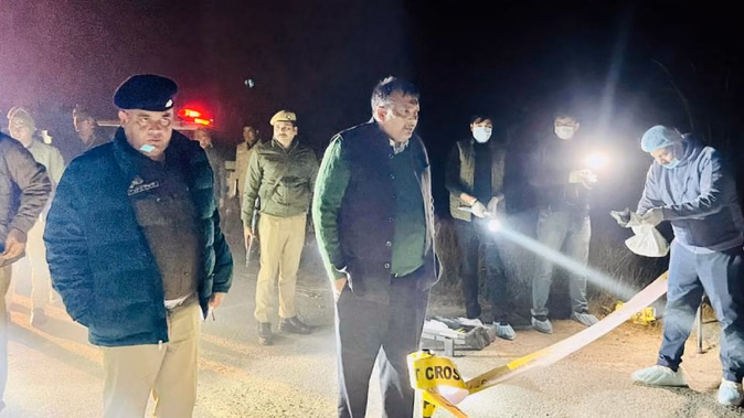 मुठभेड़ में गोली लगने से लुटेरा घायल... गिरफ्तार, साथी भाग निकला; लूट की गई बाइक बरामद