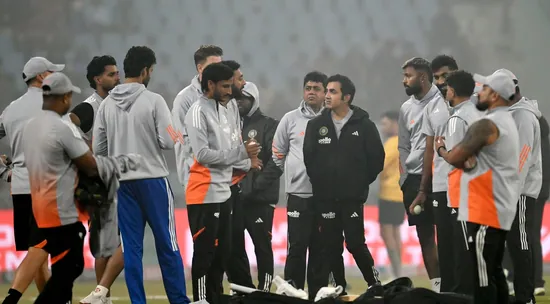 लखनऊ में धुंध ने छुड़ाया भारत-दक्षिण अफ़्रीका T20I, फैंस ने मीम्स से जताई निराशा