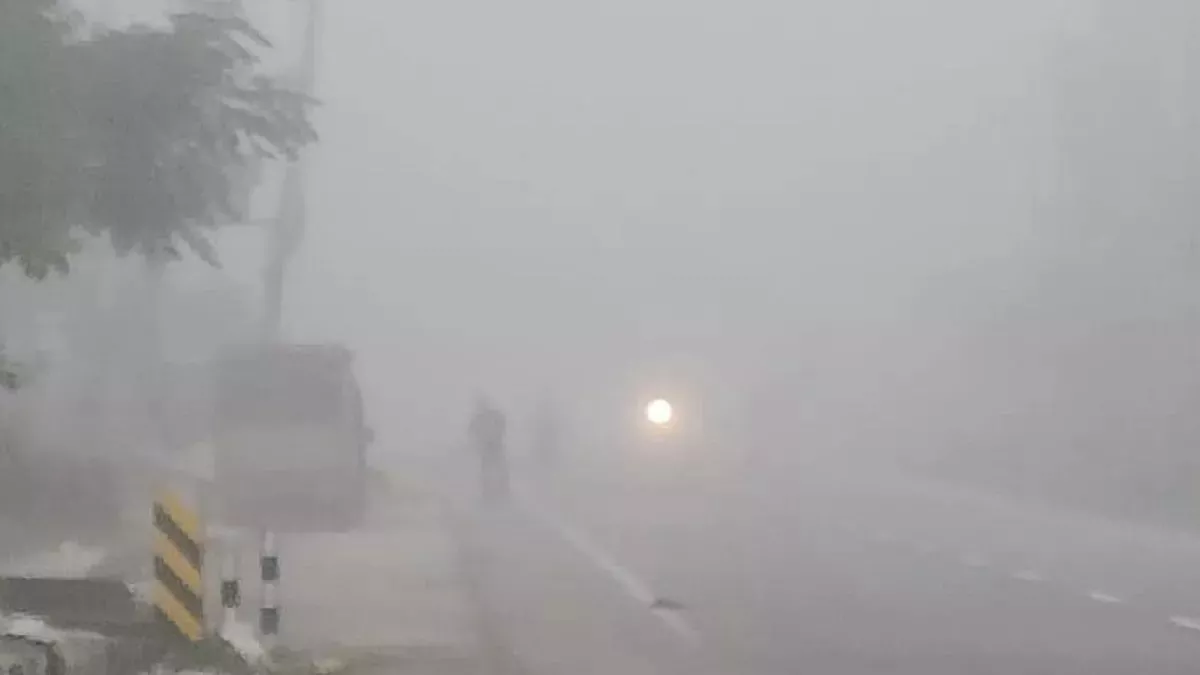 उत्तर प्रदेश के कई जिलों में ठंड (cold wave) और कोहरा का असर जारी