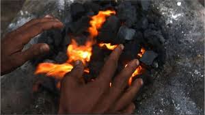 ठंड से बचने को कमरे में जलाई अंगीठी, दम घुटने से 2 सगे भाइयों समेत 5 लोगों की दर्दनाक मौत