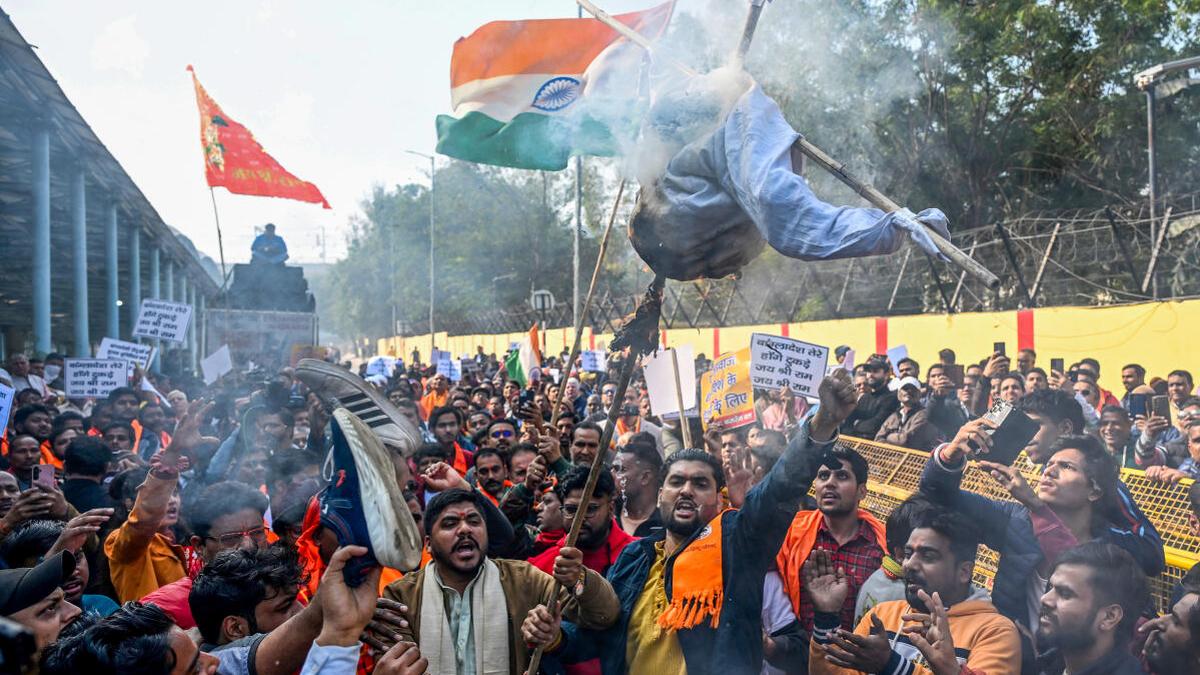 बांग्लादेश संकट: भारत में भारी विरोध प्रदर्शन; बांग्लादेश ने सुरक्षा चिंताओं को लेकर भारतीय दूत को किया तलब