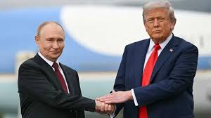 ट्रम्प और पुतिन के बीच 'सकारात्मक' बातचीत: यूक्रेन शांति समझौते की ओर बढ़े कदम, लेकिन रूसी आवास पर हमले से बढ़ा तनाव