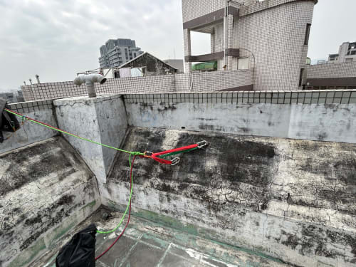 台中外牆防水高空繩索與冷氣窗口封板平整批土油漆