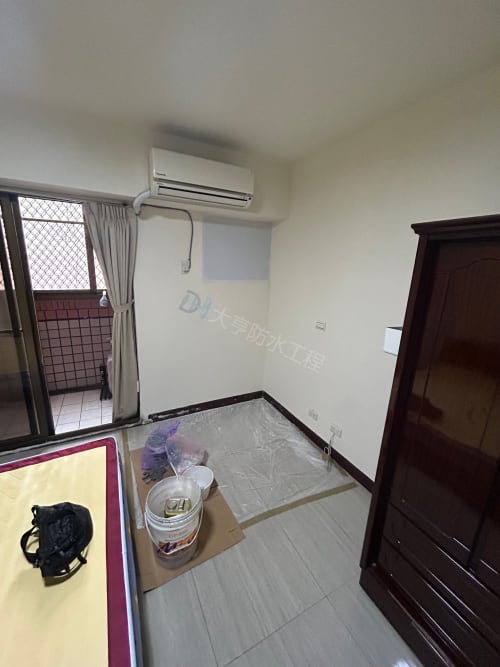 台中外牆防水高空繩索與冷氣窗口封板平整批土油漆