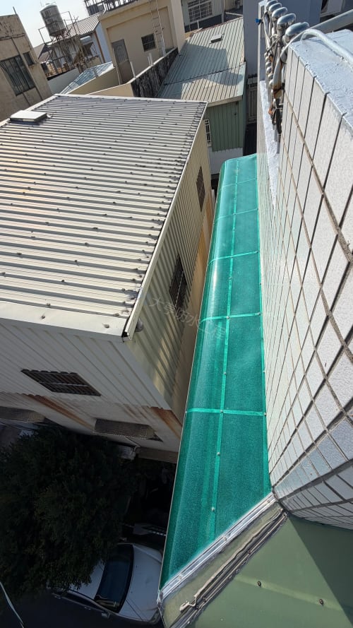 台中大肚採光照PC板老化破損更新