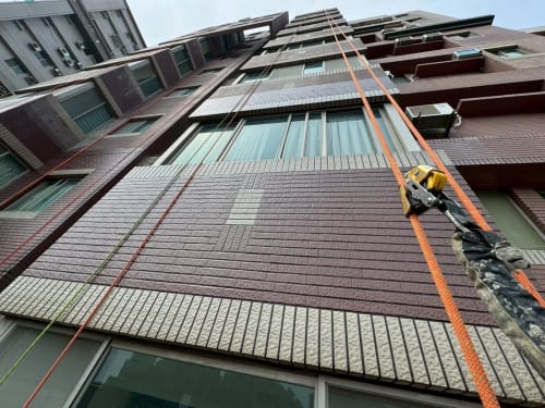 彰化_高空繩索作業；窗框外牆填縫防水工程