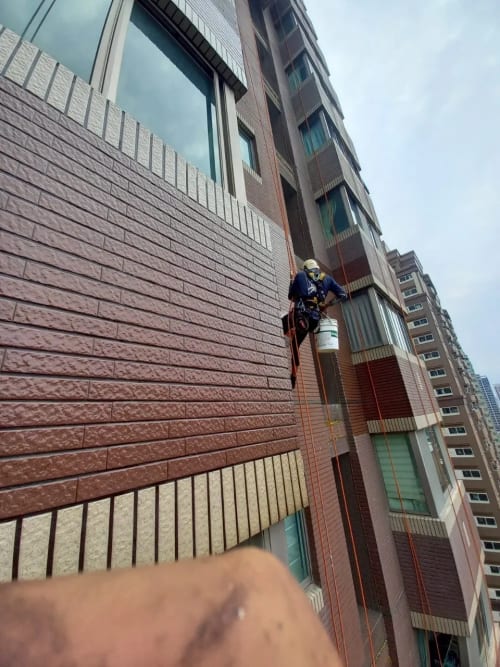 彰化_高空繩索作業；窗框外牆填縫防水工程