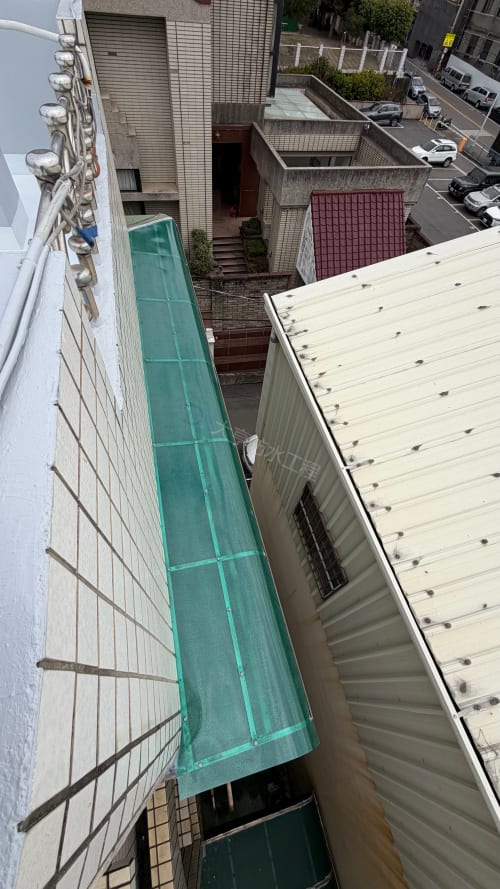 台中大肚採光照PC板老化破損更新