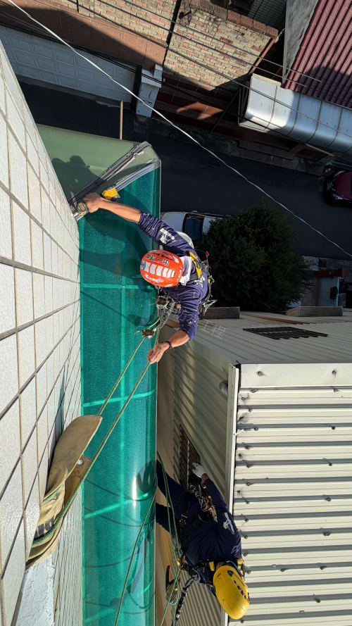 台中大肚採光照PC板老化破損更新