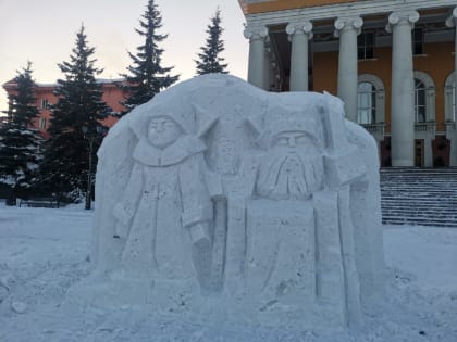 На главных площадях Прокопьевска возводят новогодние городки