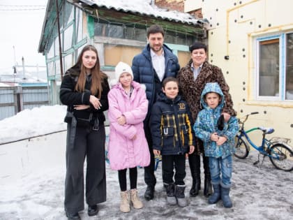 В Кузбассе единороссы поздравили с 8 Марта жен и матерей участников СВО