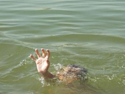 В Новосибирской области на пляже утонул 28-летний парень