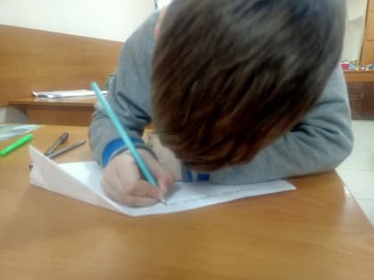 Ученики воскресной школы храма Архистратига Михаила написали письма солдатам в зону СВО