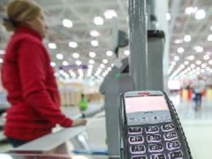 Кузбасская пенсионерка забыла на кассе банковскую карту и стала спонсором покупок для ещё не родившегося чужого ребёнка