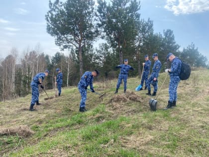 В Новокузнецке ребята из КИ ФСИН устроили грандиозную уборку на Соколухе (ФОТО)