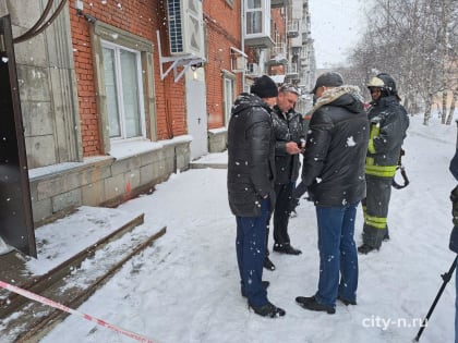 Оцепление снято. Жильцов новокузнецкого дома с сорванной ветром крышей пустили домой (ФОТО, ВИДЕО)