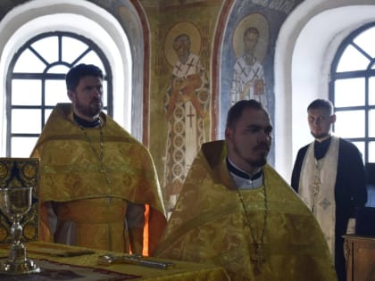 Епископ Новокузнецкий и Таштагольский Владимир совершил Божественную литургию в Спасо-Преображенском кафедральном соборе