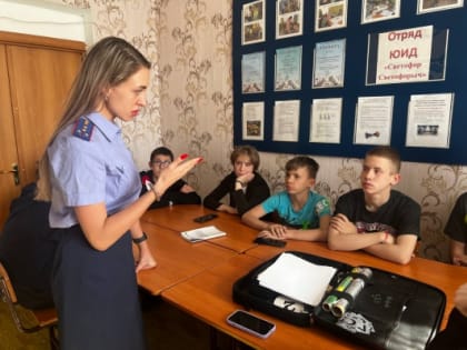 В Кемеровской области – Кузбассе сотрудники следственного отдела по Новокузнецкому району поздравили воспитанников подшефного детского дома с  Днем защиты детей
