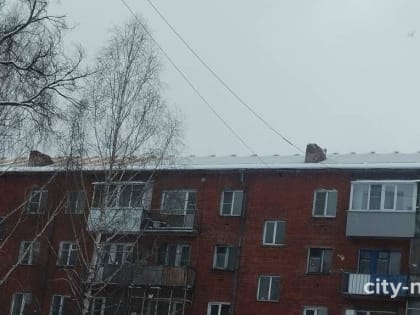 «Сняли всю кровлю и ушли»: новокузнечане остались без крыши не из-за ветра (ФОТО)