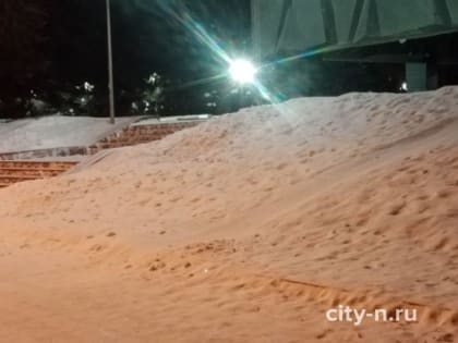 Раскатали прямо на бульваре Героев: новокузнечанин обнаружил в центре Новокузнецка опасную горку (ФОТО)