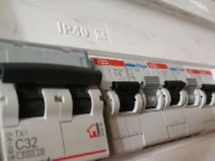 Молодой «электрик» оставил очень пожилую кемеровчанку без денег