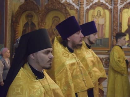 В канун Недели 33-й по Пятидесятнице епископ Новокузнецкий и Таштагольский Владимир совершил всенощное бдение в Спасо-Преображенском кафедральном соборе